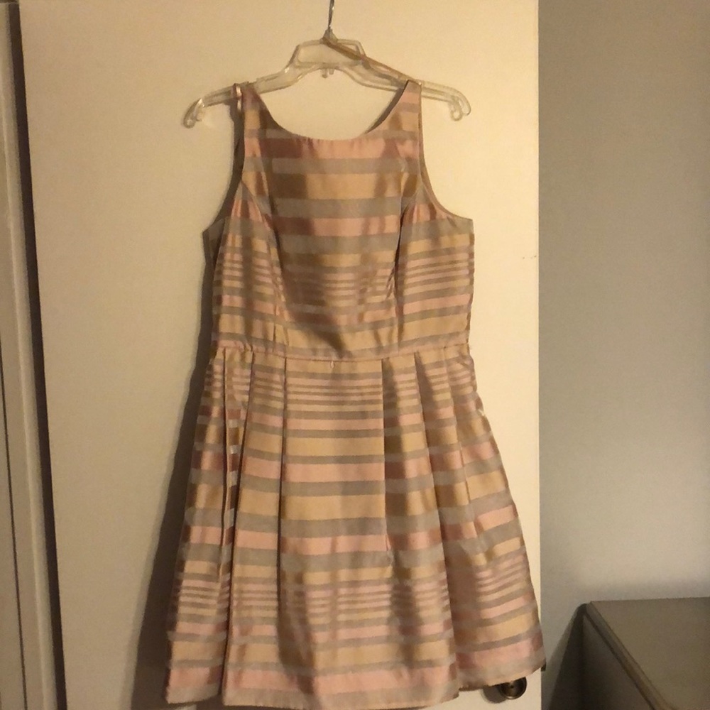 Beautiful Jessica Howard size 14 satin lined dress